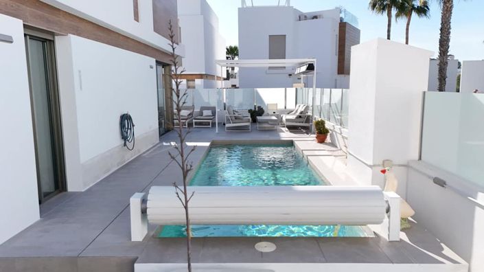 Image No.3-4 Bed Villa for sale