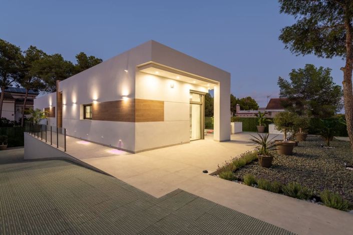 Image No.26-3 Bed Villa for sale