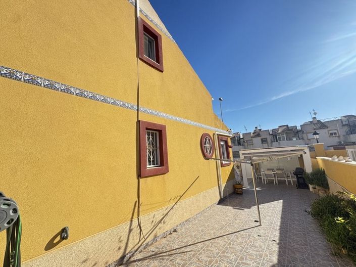 Image No.23-2 Bed Townhouse for sale