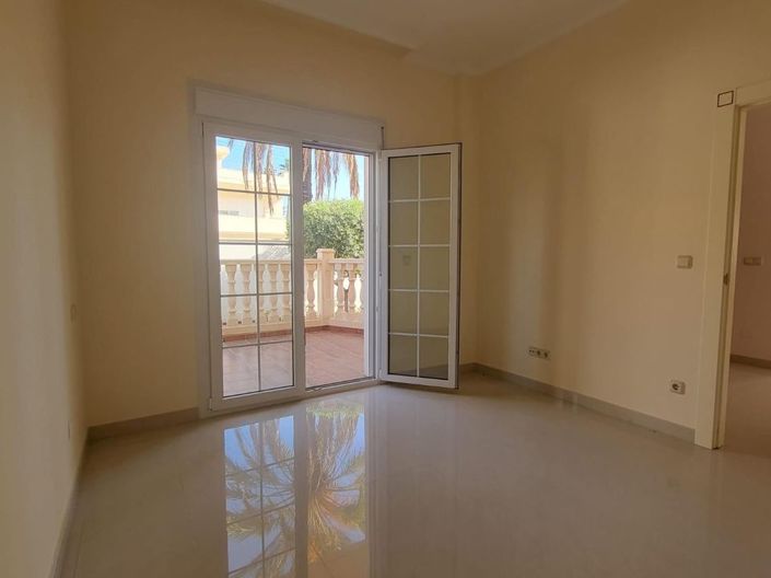 Image No.12-4 Bed Villa for sale