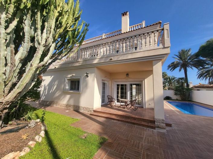 Image No.2-4 Bed Villa for sale
