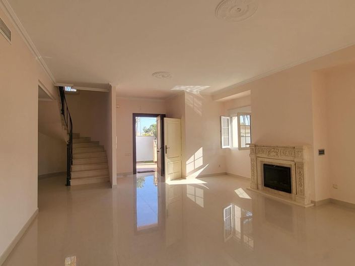 Image No.3-4 Bed Villa for sale