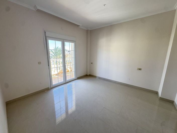 Image No.8-4 Bed Villa for sale