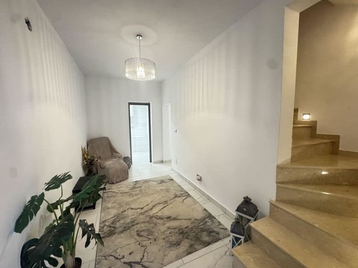 Image No.28-5 Bed Villa for sale