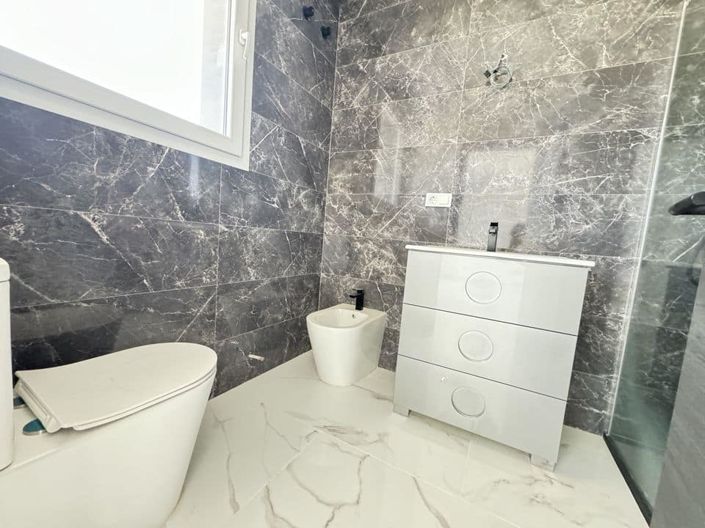 Image No.12-4 Bed Villa for sale