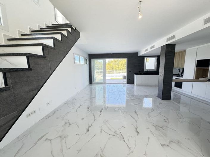 Image No.8-4 Bed Villa for sale