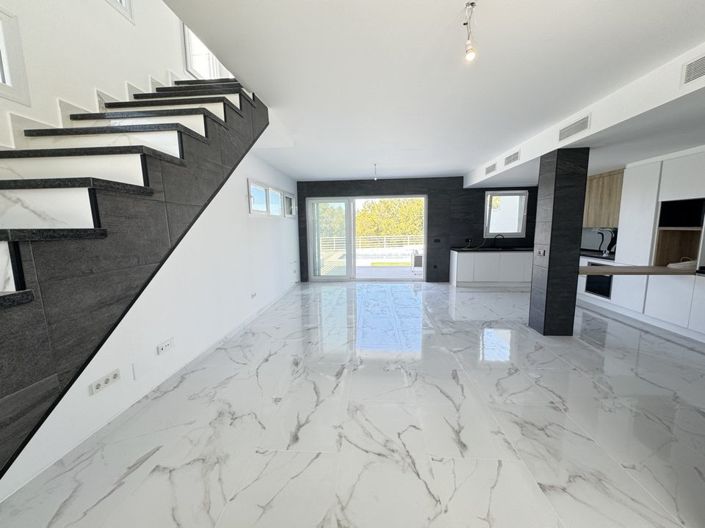 Image No.8-4 Bed Villa for sale