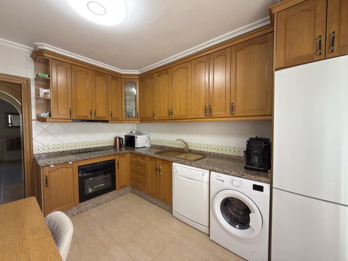 Image No.16-4 Bed Townhouse for sale