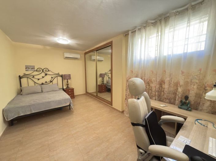 Image No.21-4 Bed Townhouse for sale