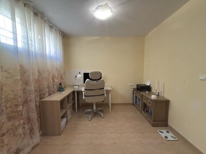 Image No.23-4 Bed Townhouse for sale