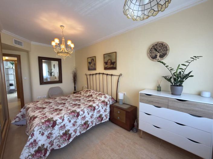 Image No.28-4 Bed Townhouse for sale