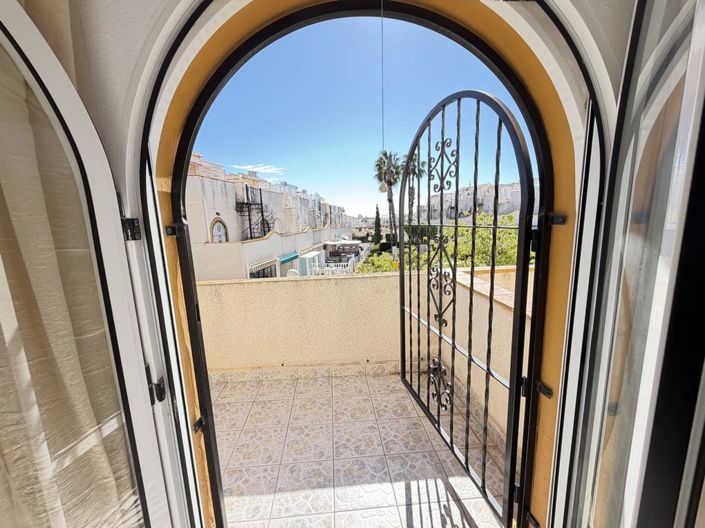 Image No.18-2 Bed Townhouse for sale