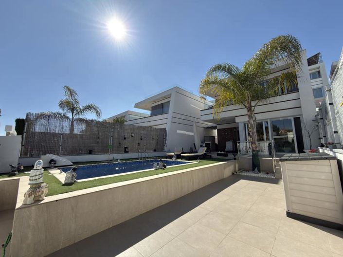 Image No.6-3 Bed Villa for sale