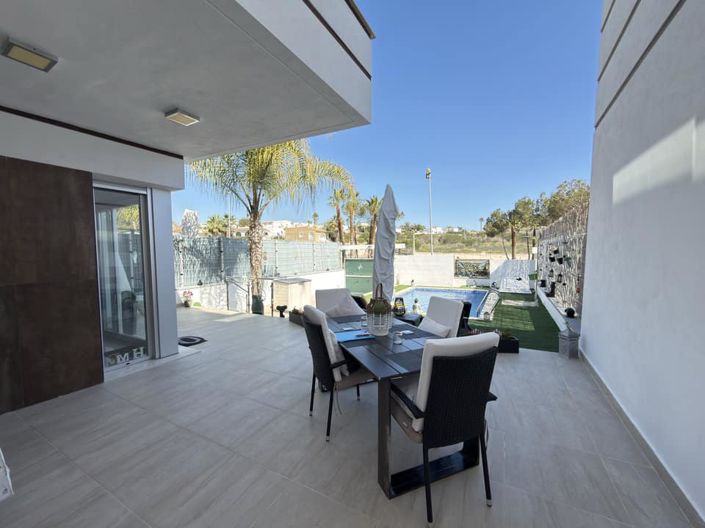 Image No.9-3 Bed Villa for sale