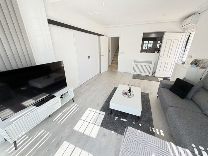 Image No.10-3 Bed Villa for sale