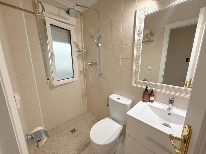 Image No.17-2 Bed Townhouse for sale