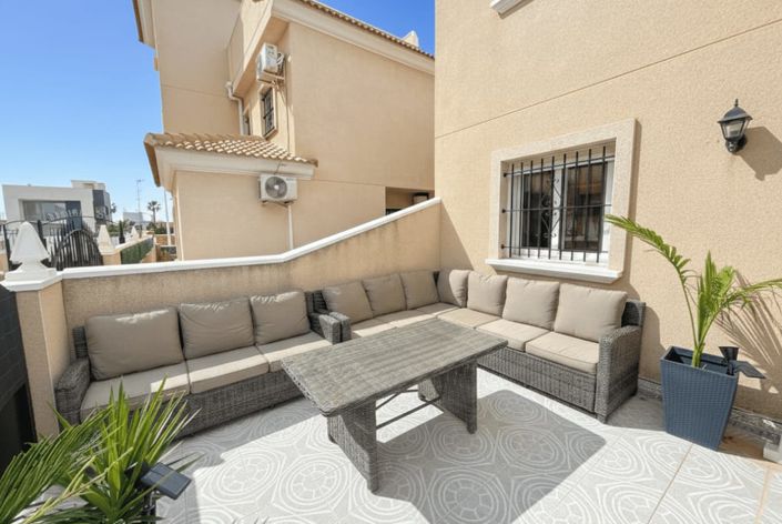 Image No.2-2 Bed Townhouse for sale