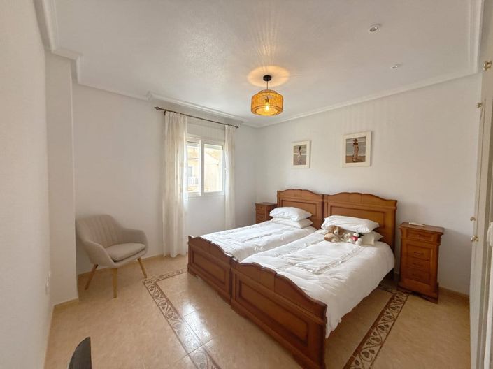 Image No.20-2 Bed Townhouse for sale