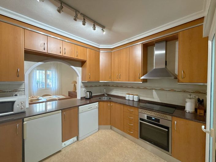 Image No.9-2 Bed Townhouse for sale