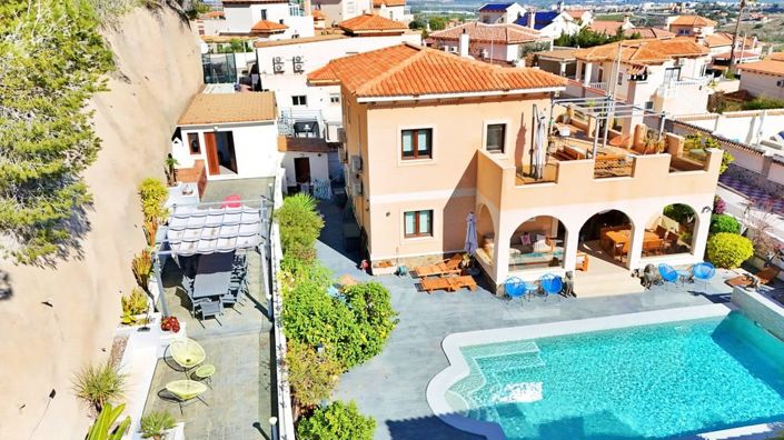 Image No.2-4 Bed Villa for sale