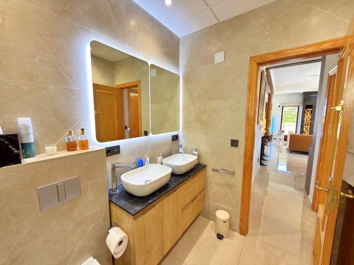 Image No.29-4 Bed Villa for sale