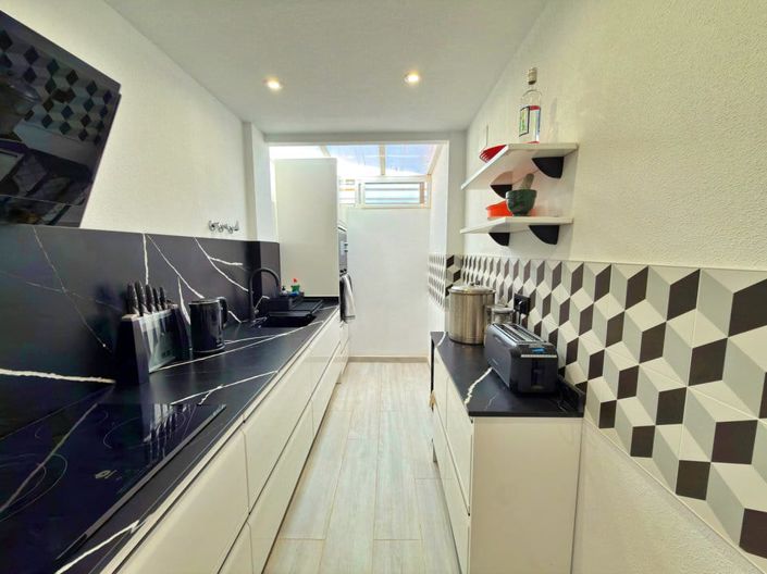 Image No.10-3 Bed Townhouse for sale