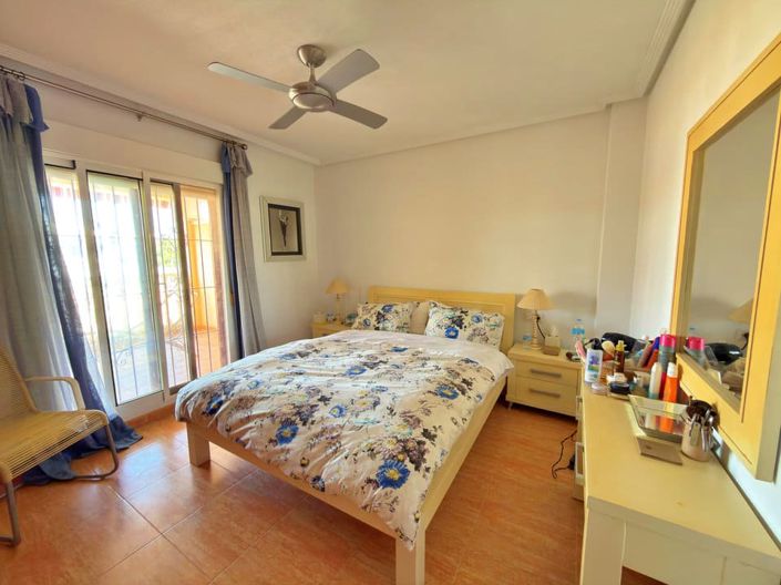 Image No.19-3 Bed Townhouse for sale