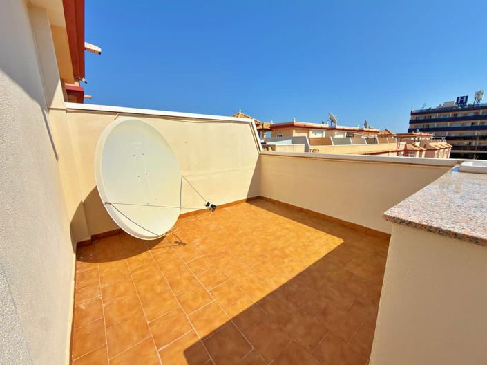 Image No.28-3 Bed Townhouse for sale