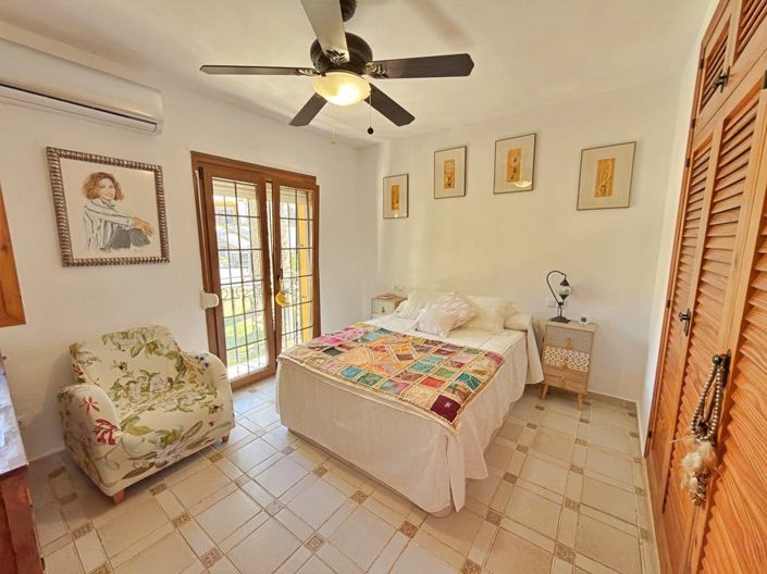 Image No.24-3 Bed Townhouse for sale