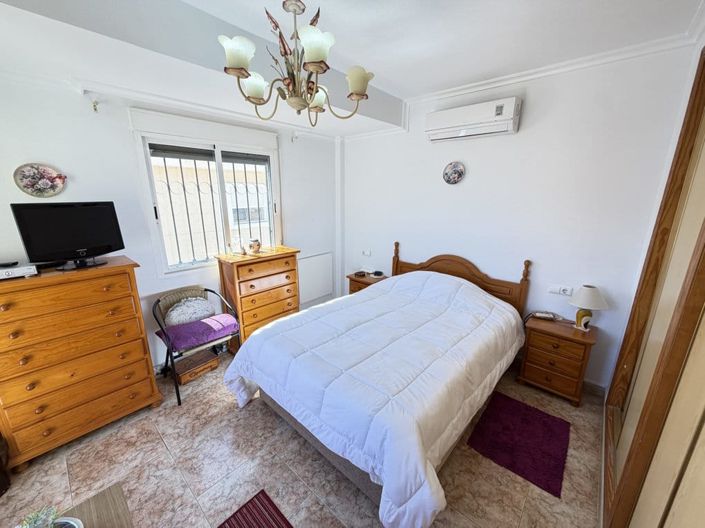 Image No.12-3 Bed Townhouse for sale