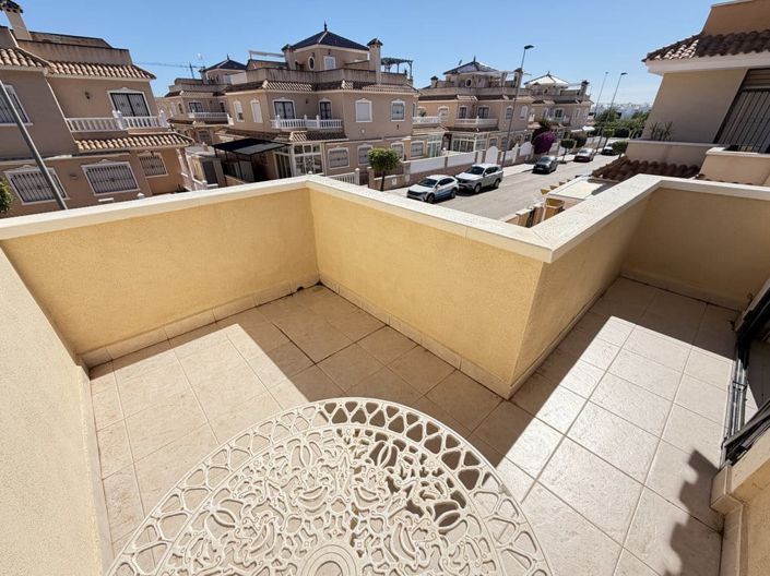 Image No.14-3 Bed Townhouse for sale