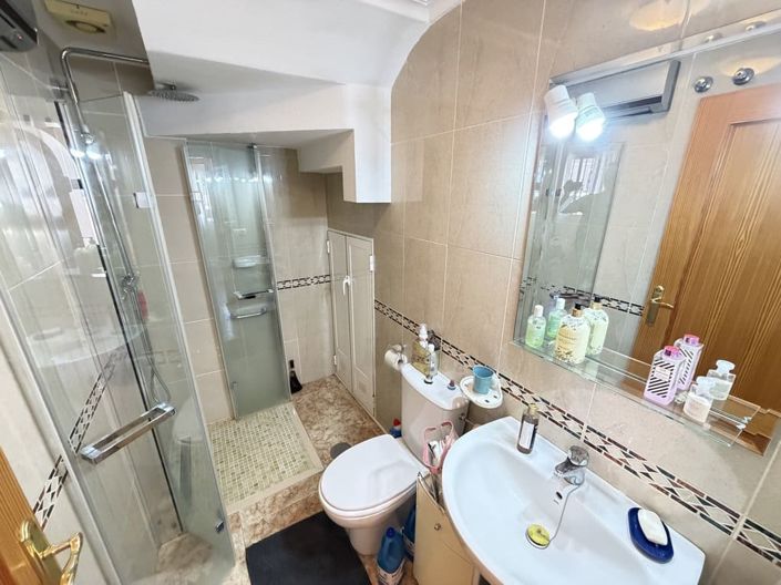 Image No.18-3 Bed Townhouse for sale