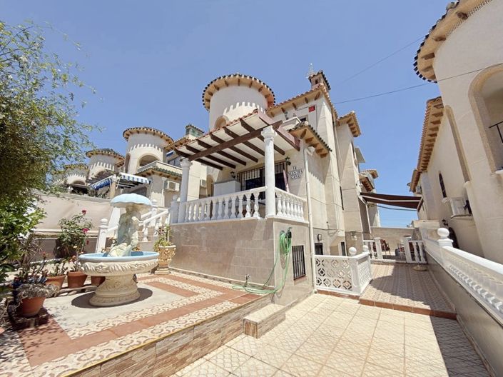 Image No.2-5 Bed Villa for sale