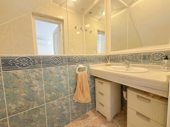 Image No.19-2 Bed Townhouse for sale
