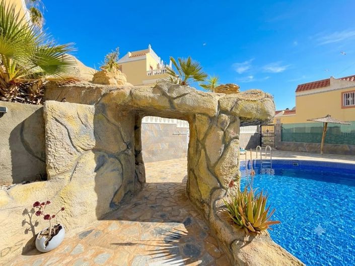 Image No.7-2 Bed Townhouse for sale