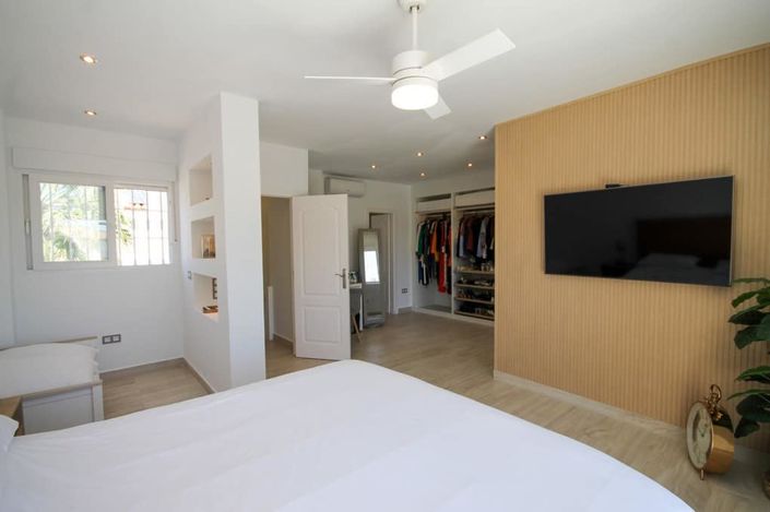 Image No.15-3 Bed Villa for sale