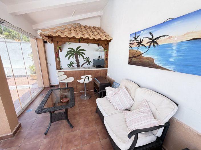 Image No.3-4 Bed Villa for sale
