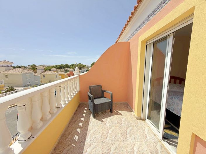 Image No.26-3 Bed Townhouse for sale