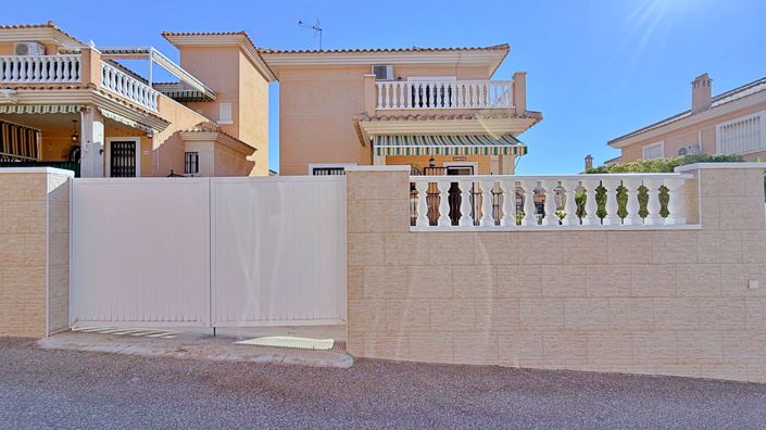 Image No.2-4 Bed Villa for sale