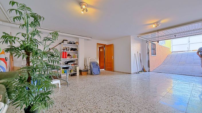 Image No.48-4 Bed Villa for sale