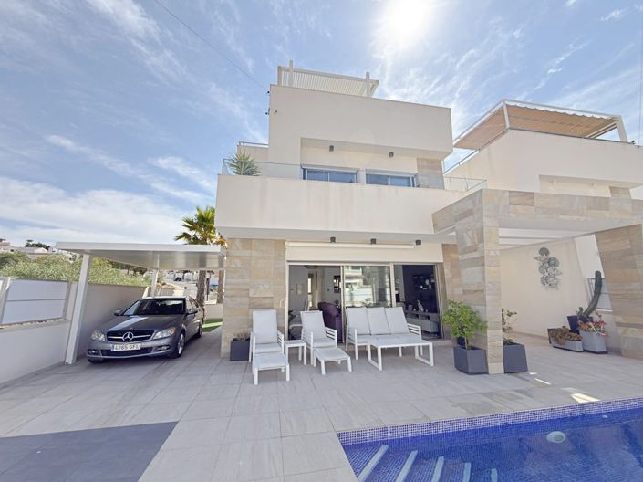 Image No.2-4 Bed Villa for sale