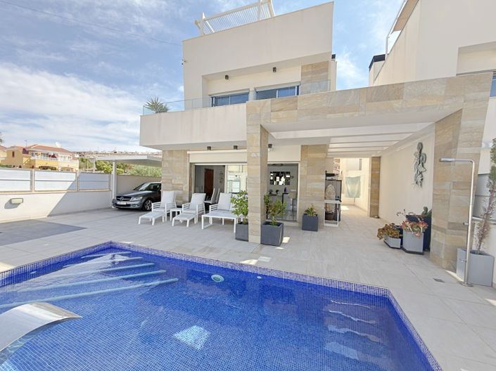 Image No.3-4 Bed Villa for sale