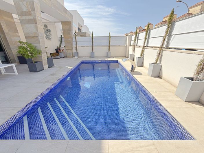 Image No.4-4 Bed Villa for sale