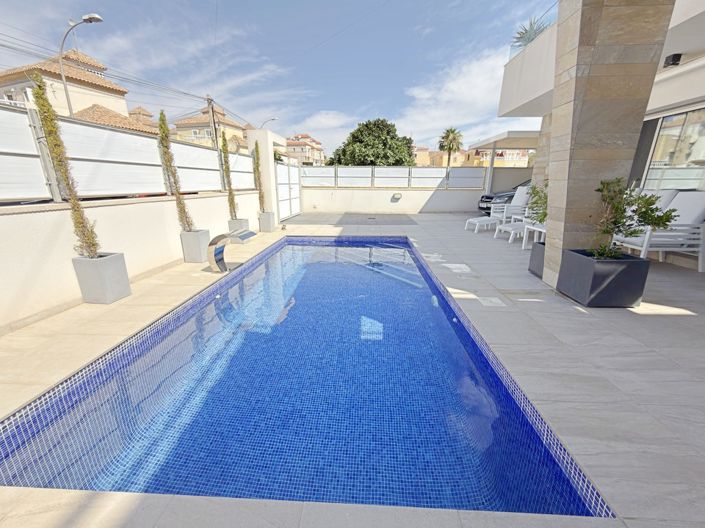 Image No.5-4 Bed Villa for sale