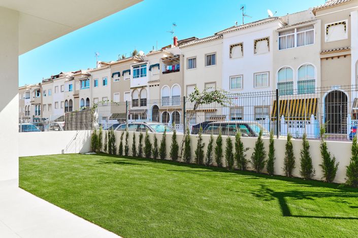 Image No.12-2 Bed Property for sale