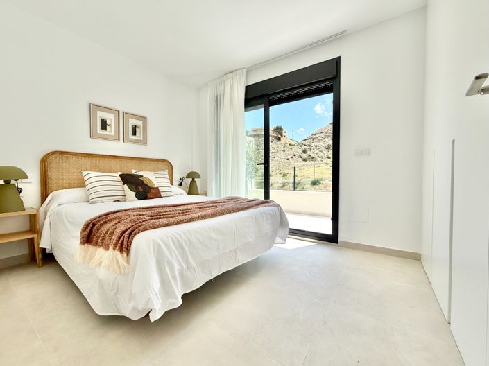 Image No.12-3 Bed Property for sale