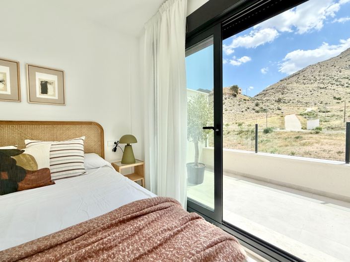 Image No.32-3 Bed Property for sale