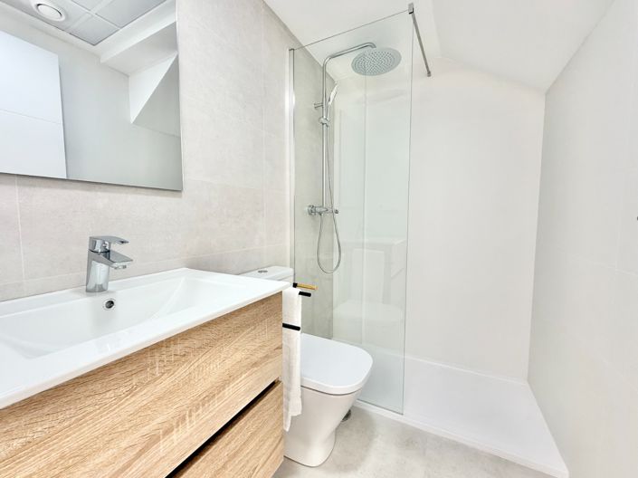 Image No.9-3 Bed Property for sale