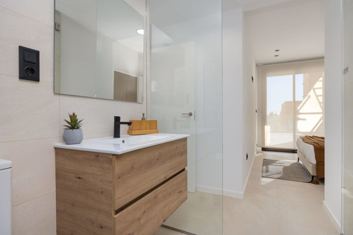 Image No.44-3 Bed Property for sale