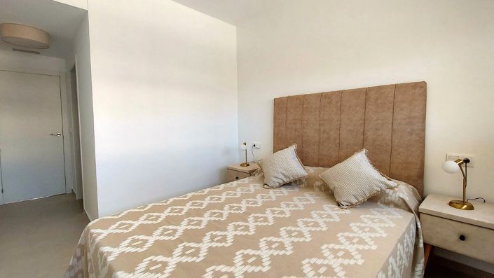 Image No.30-3 Bed Property for sale